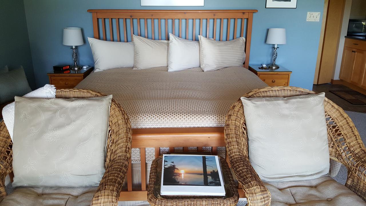 Reef Point Oceanfront Bed And Breakfast Ucluelet Extérieur photo