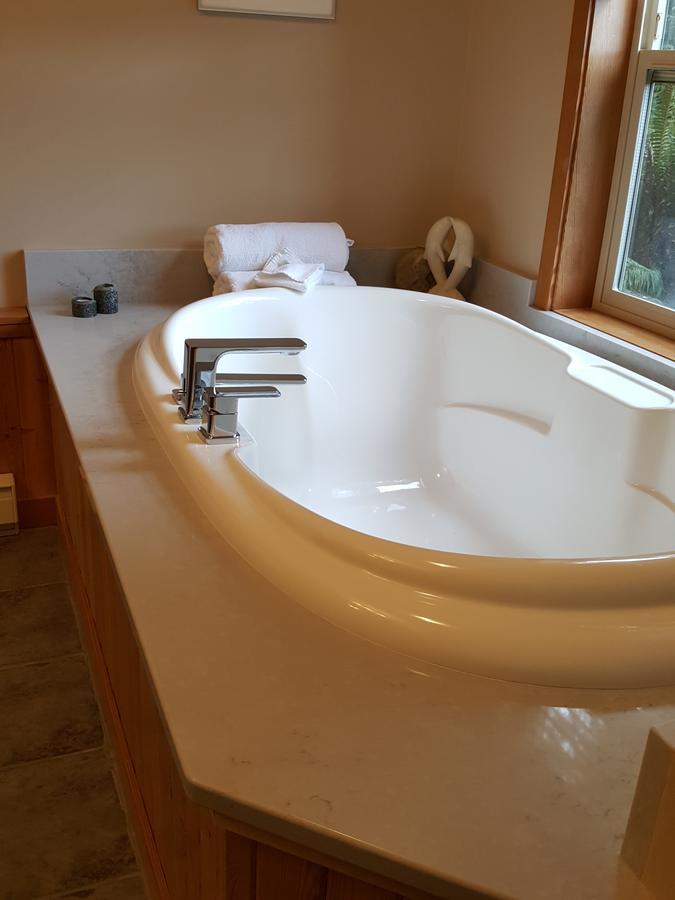 Reef Point Oceanfront Bed And Breakfast Ucluelet Extérieur photo