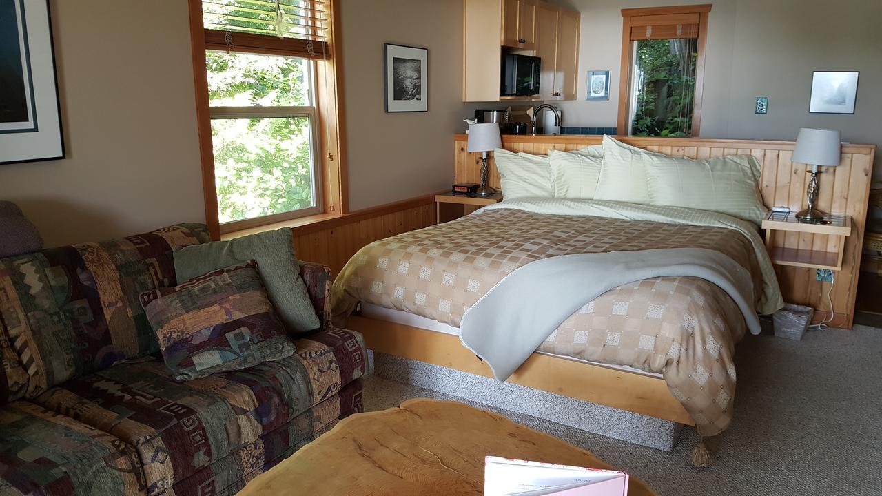 Reef Point Oceanfront Bed And Breakfast Ucluelet Extérieur photo