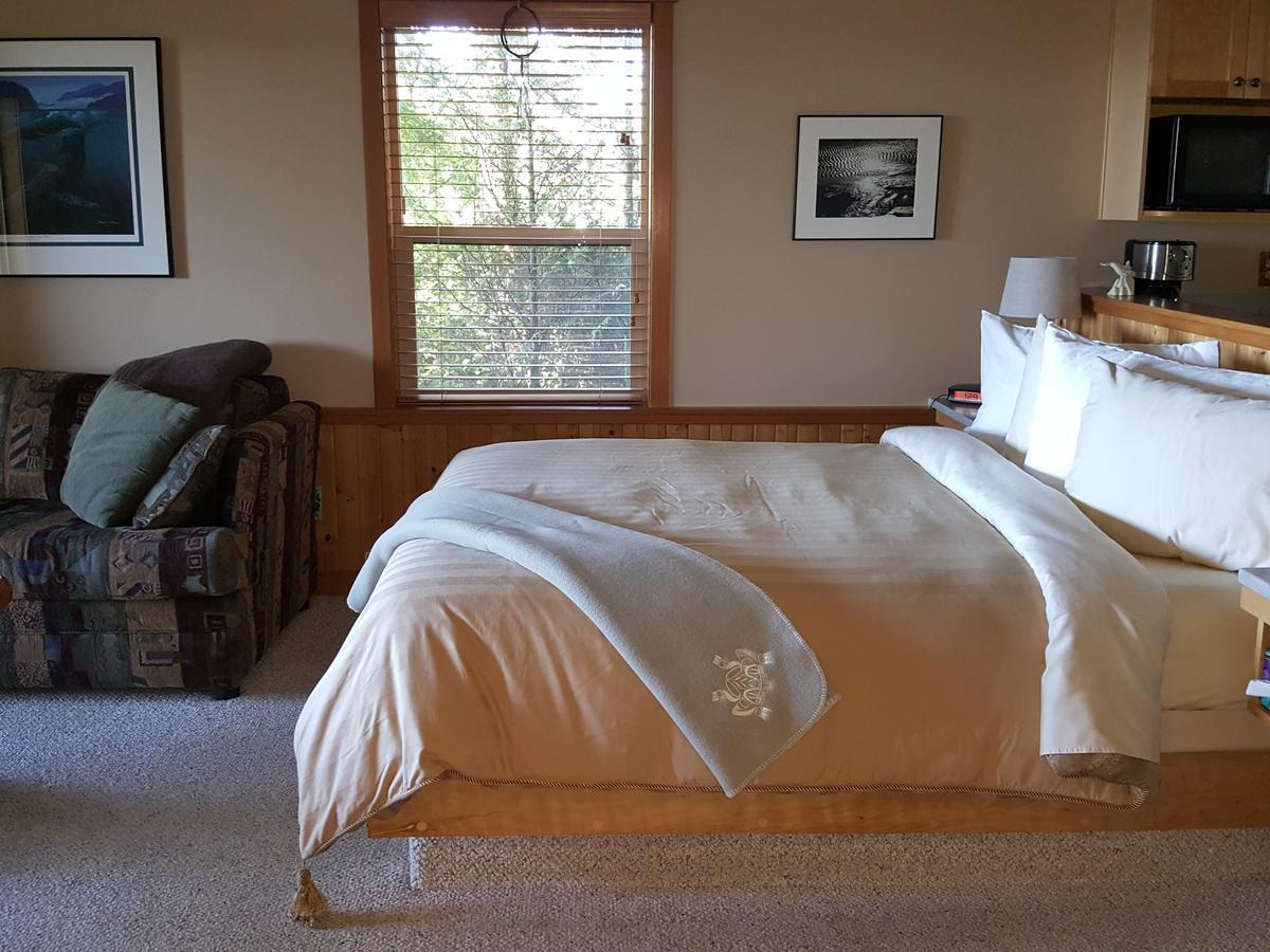Reef Point Oceanfront Bed And Breakfast Ucluelet Extérieur photo