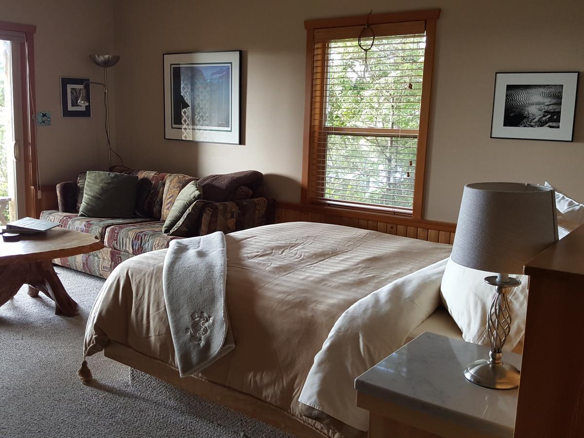 Reef Point Oceanfront Bed And Breakfast Ucluelet Extérieur photo