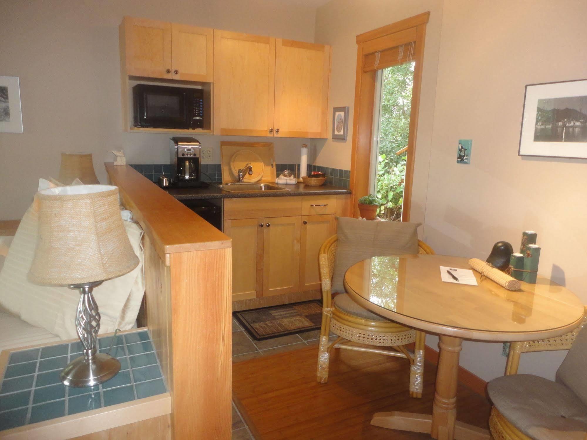 Reef Point Oceanfront Bed And Breakfast Ucluelet Extérieur photo