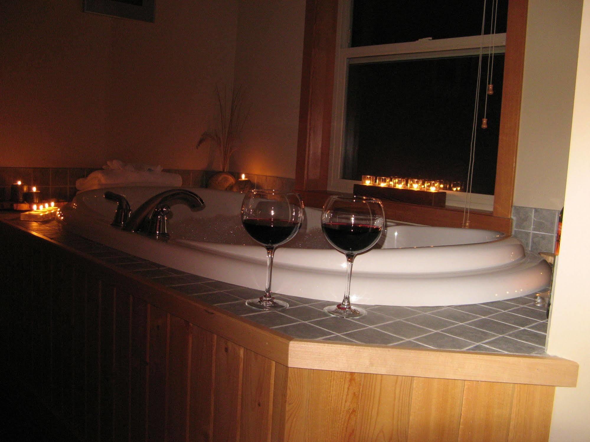 Reef Point Oceanfront Bed And Breakfast Ucluelet Extérieur photo