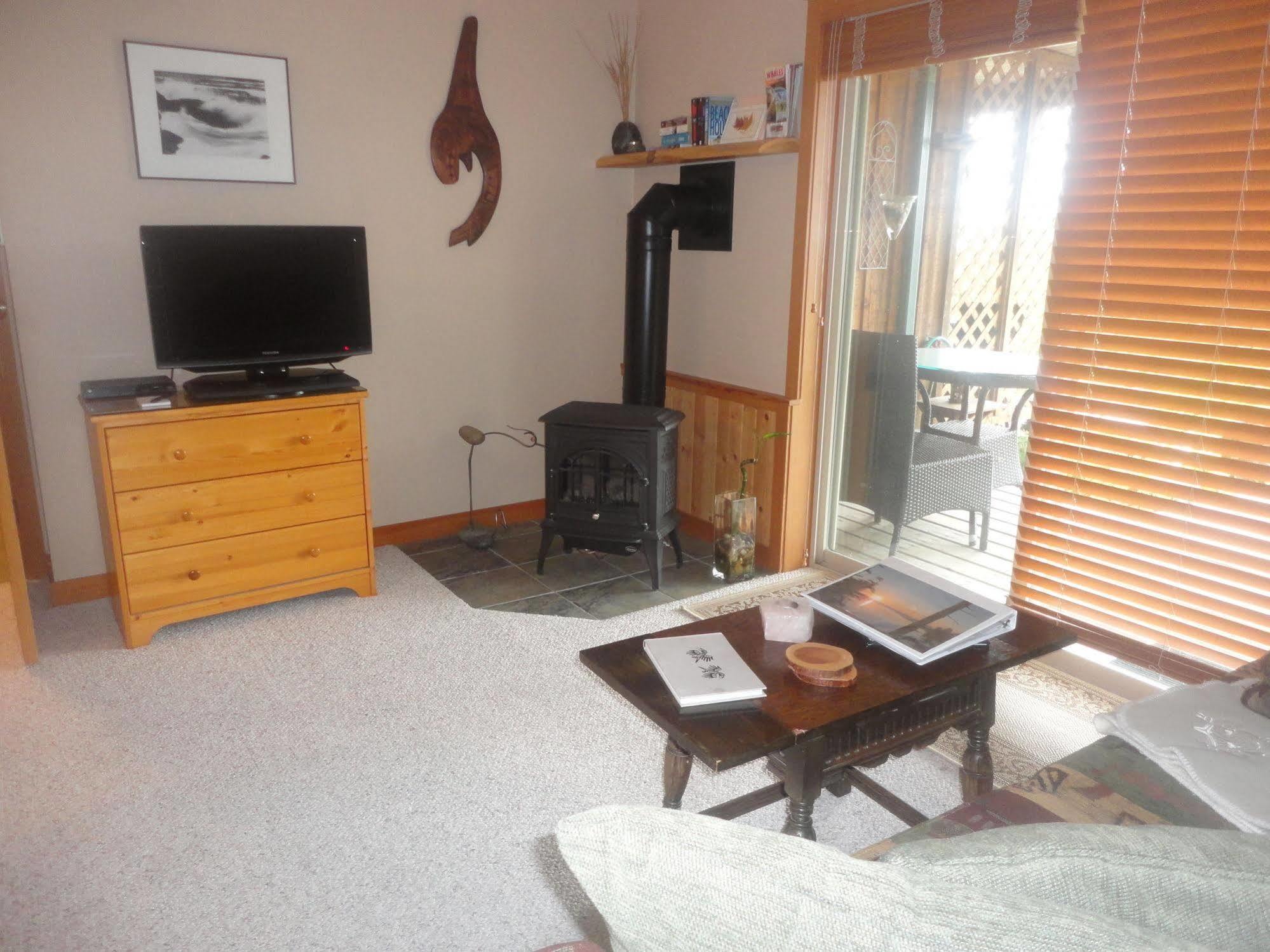 Reef Point Oceanfront Bed And Breakfast Ucluelet Extérieur photo