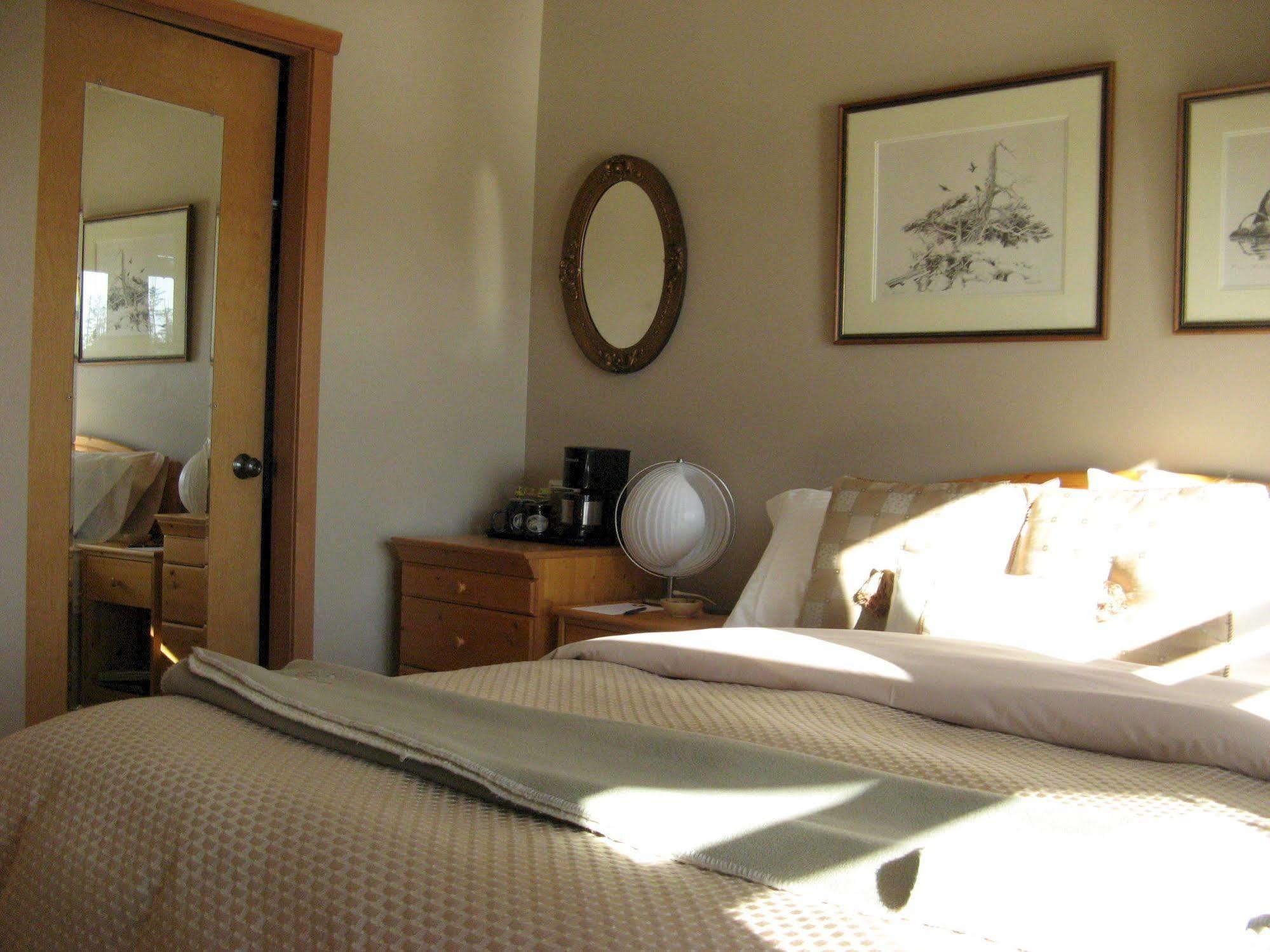 Reef Point Oceanfront Bed And Breakfast Ucluelet Extérieur photo