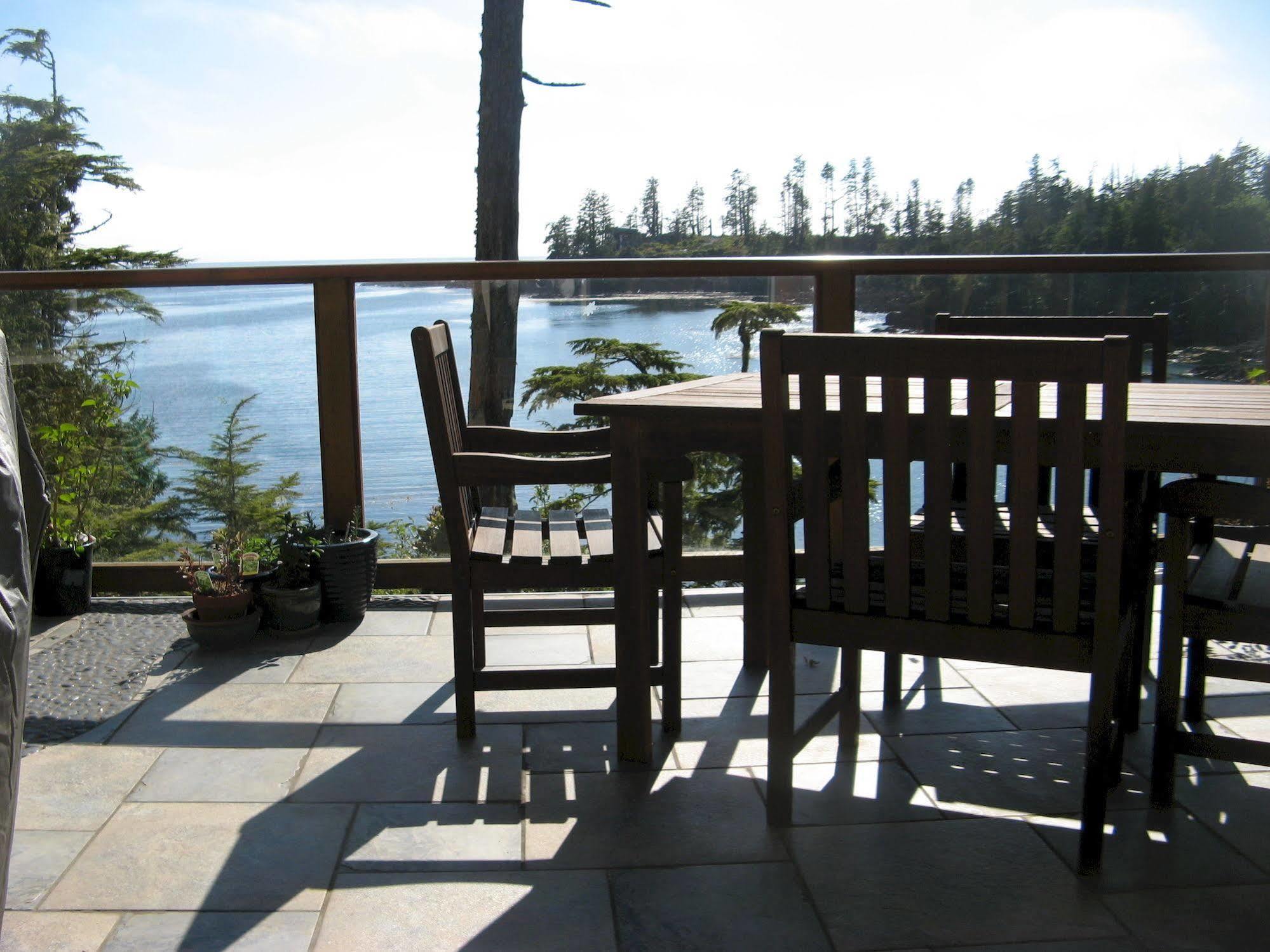 Reef Point Oceanfront Bed And Breakfast Ucluelet Extérieur photo